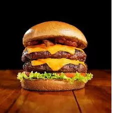 Duplo cheddar na brasa