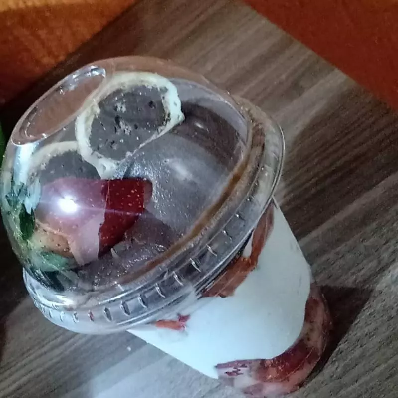 Ninho com morango e chocolate