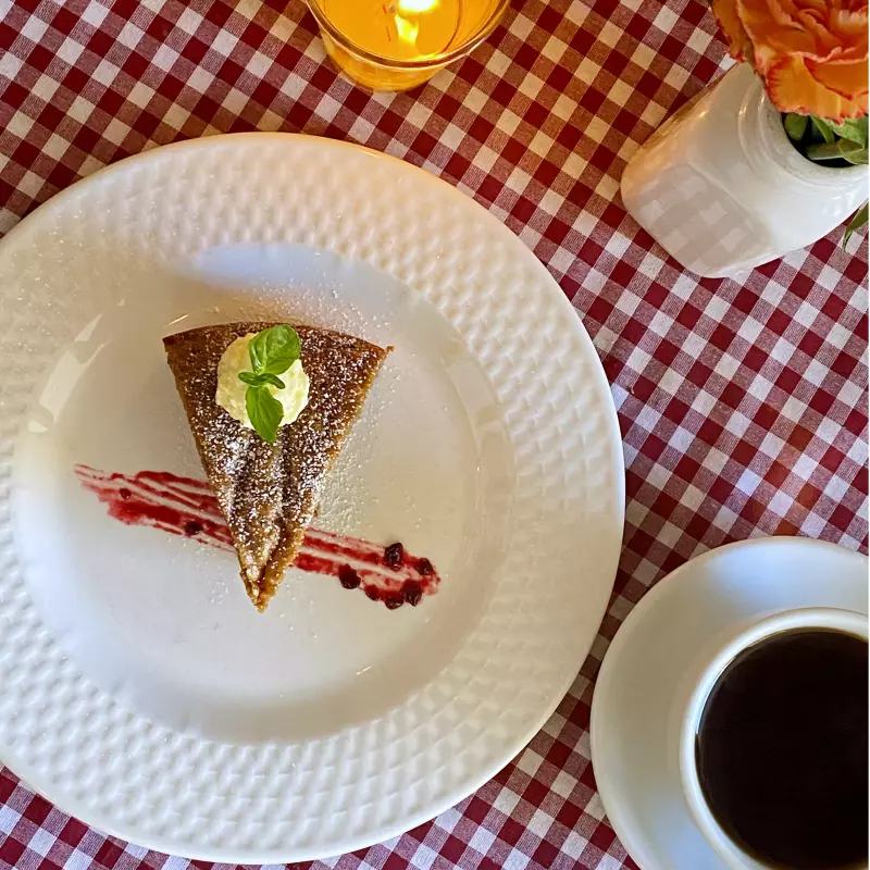 Pastel de Zanahoria con café