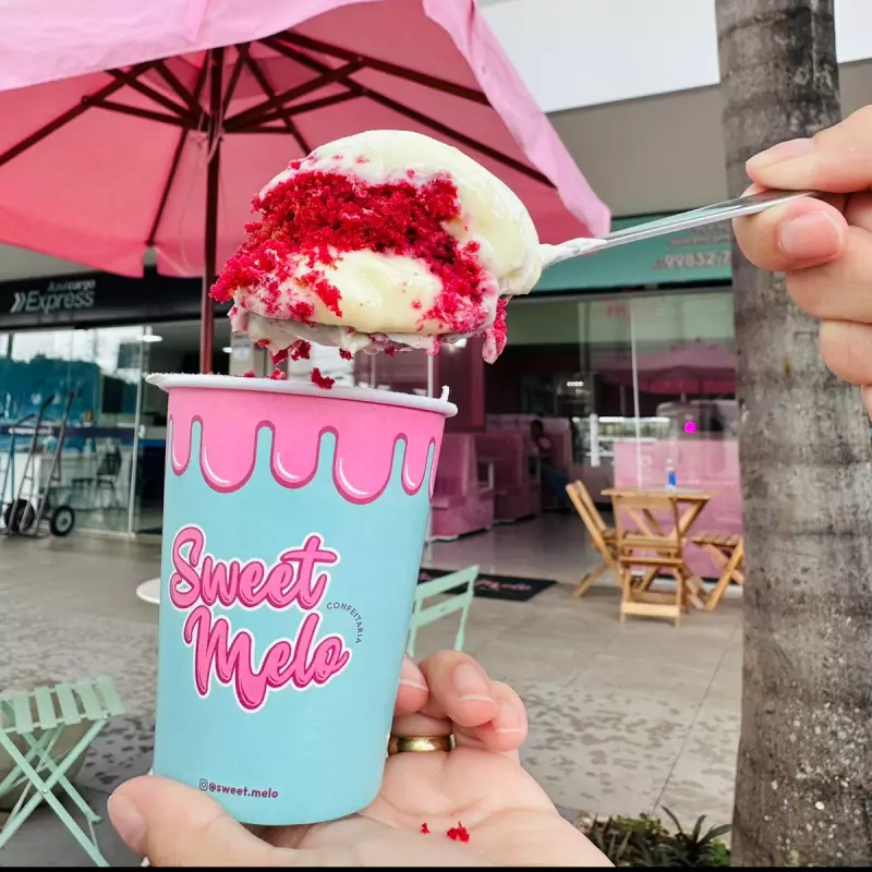 Bolo Red velvet com limão