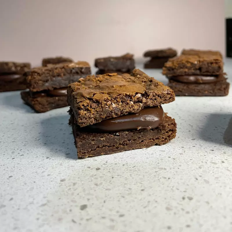 Sanduíche de brownie de brigadeiro