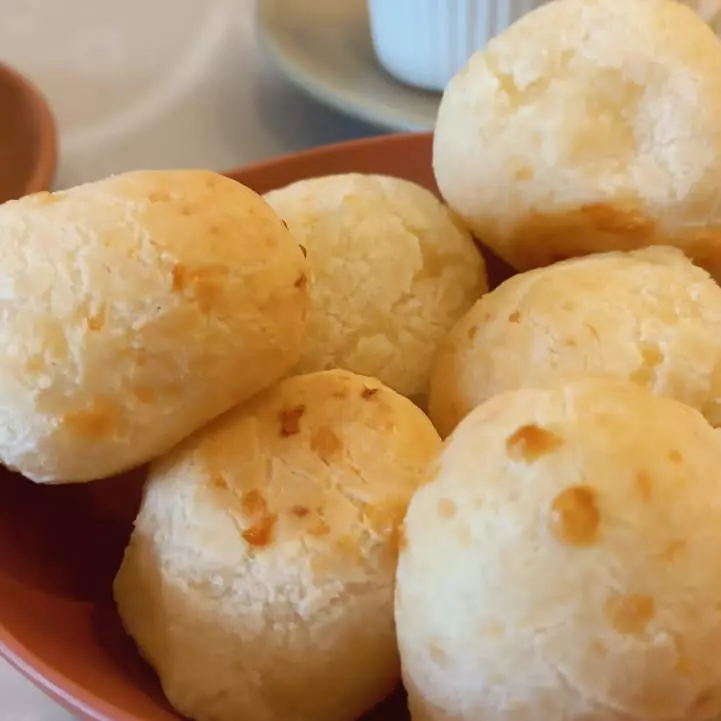 PORÇÃO DE PÃO DE QUEIJO (6 UNIDADES)