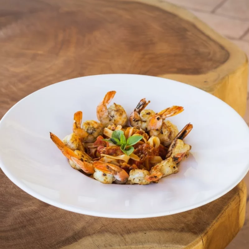 FETTUCCINE POMODORO COM CAMARÃO