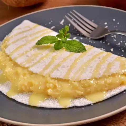 Leite condensado com queijo e coco.