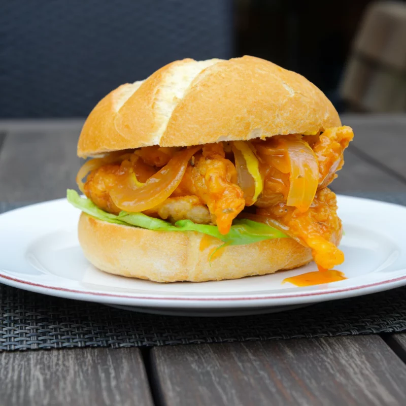 PAN CON PESCADO ESCABECHADO