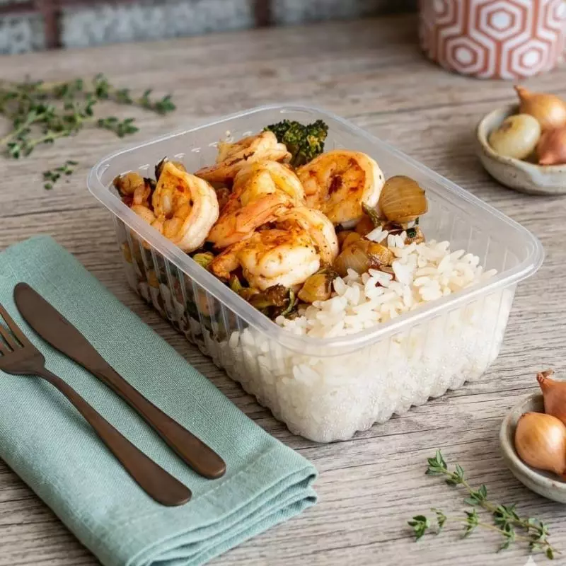 Camarão com salada de grão/legumes