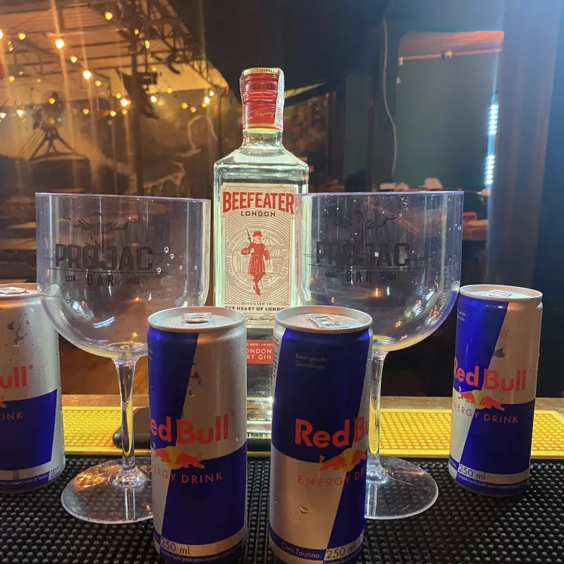 BEEFEATER + 4 RED BULL 250ml