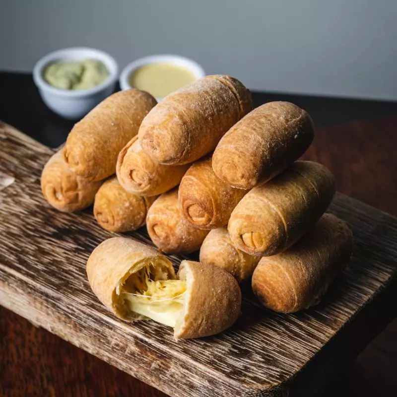 12 tequeños de aji de gallina queso