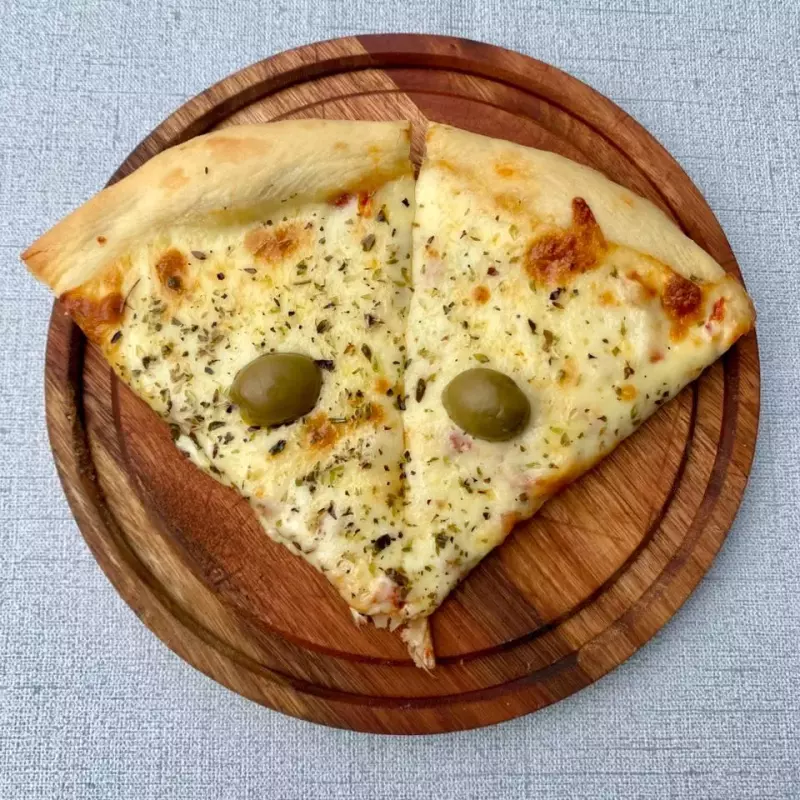 Porcion de pizza mozzarella