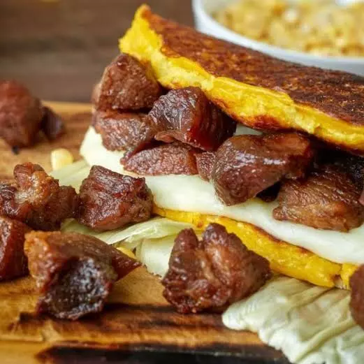 Cachapa 1/2 Q/Mano y Cochino Frito.