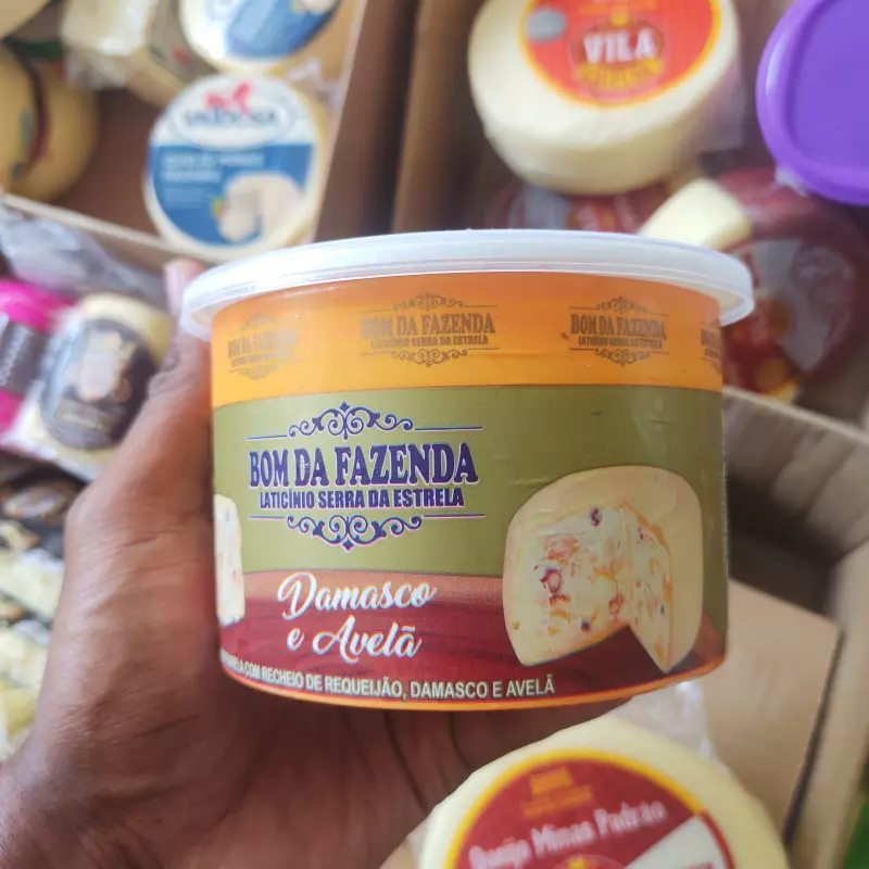 QUEIJO TRUFADO C AVELÃ E DAMASCO