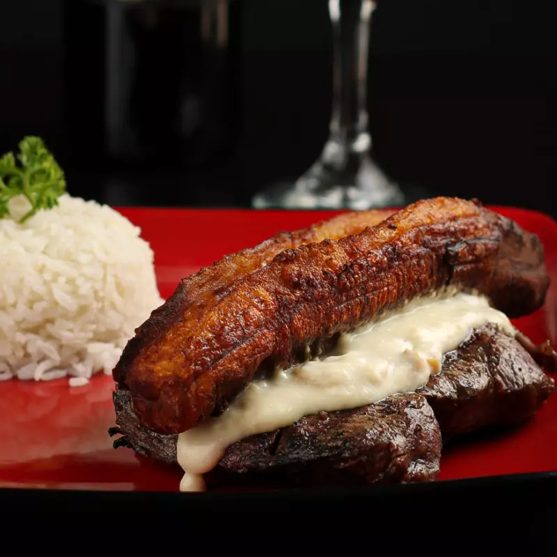 Lomito en Salsa Blanca