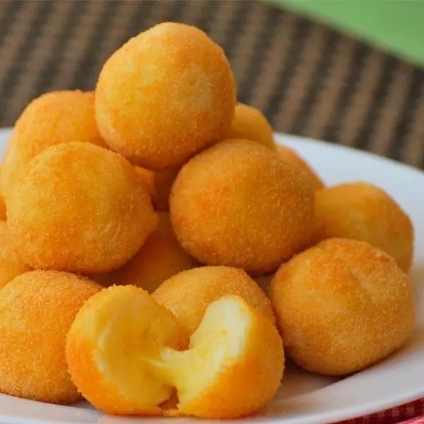 BOLINHA DE QUEIJO