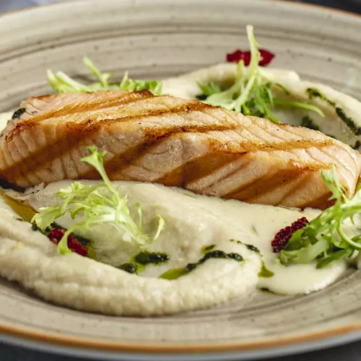 SALMON AL AJILLO/GARLIC SALMON