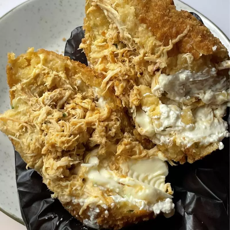 Coxinha de frango com cream chease