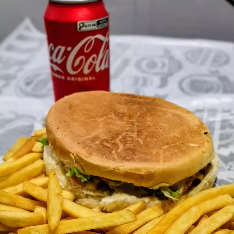 Combo de Xis, Fritas e refri lata