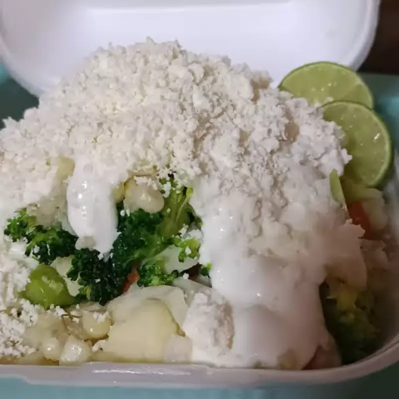 Elote blanco con verduras cremaqueso