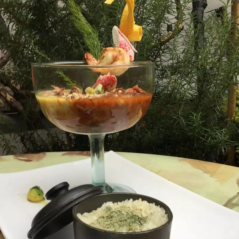 Cazuela Bicolor de Mariscos