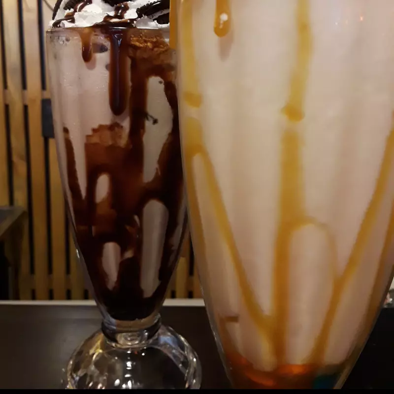 MILKSHAKE CON TOPINGS