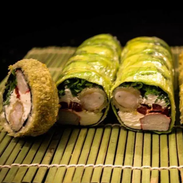 Rolls sin arroz camarón furay