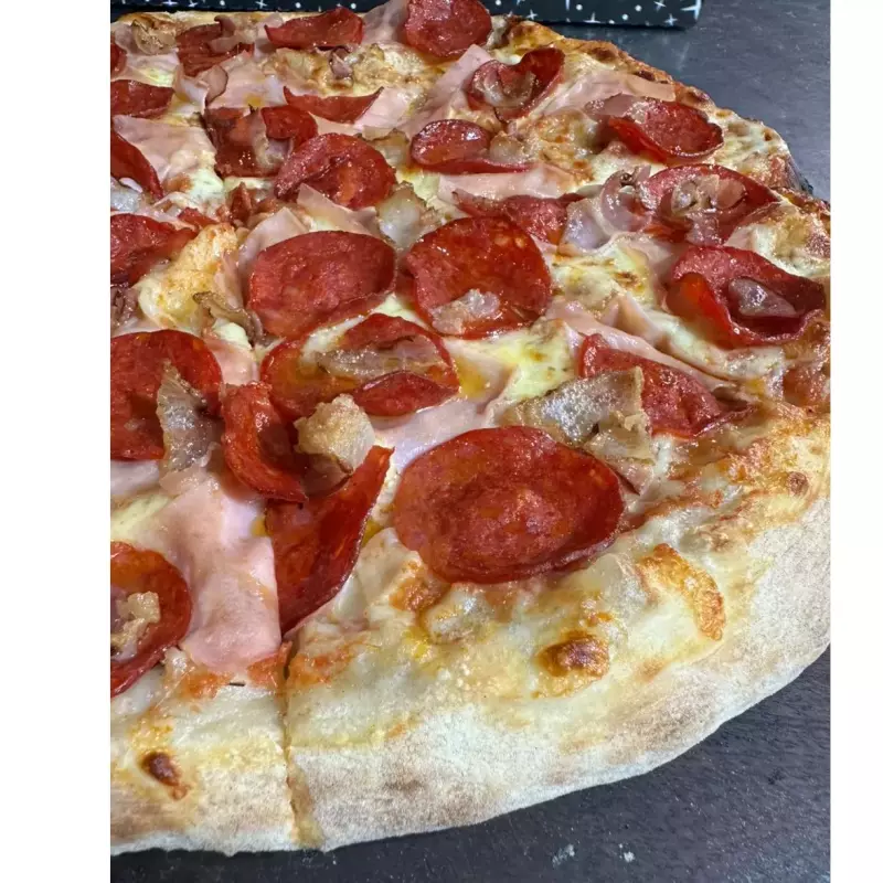 Pizza charcutera