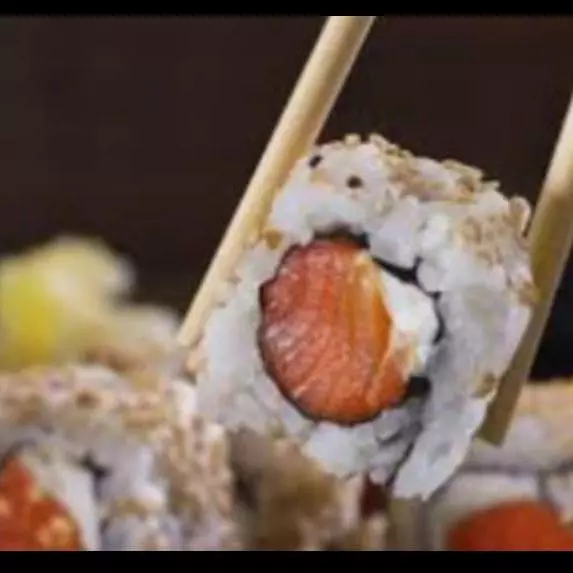URAMAKI FILADELFIA (10 PEÇAS)