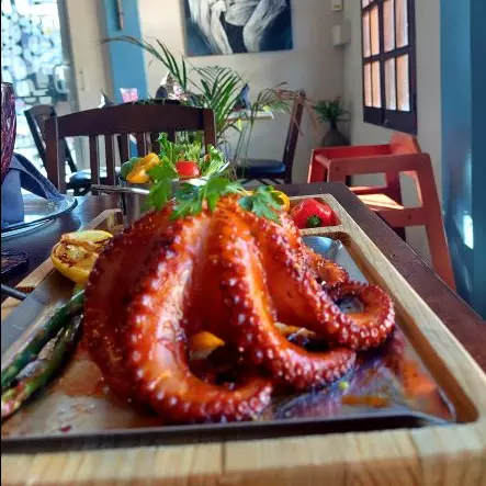 Pulpo adobado al pastor