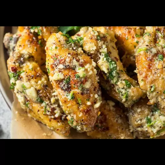 Alitas Ajo Parmesano