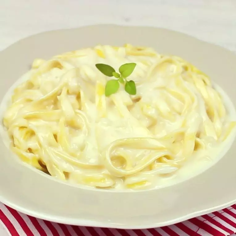 Macarrão Molho Branco (P)