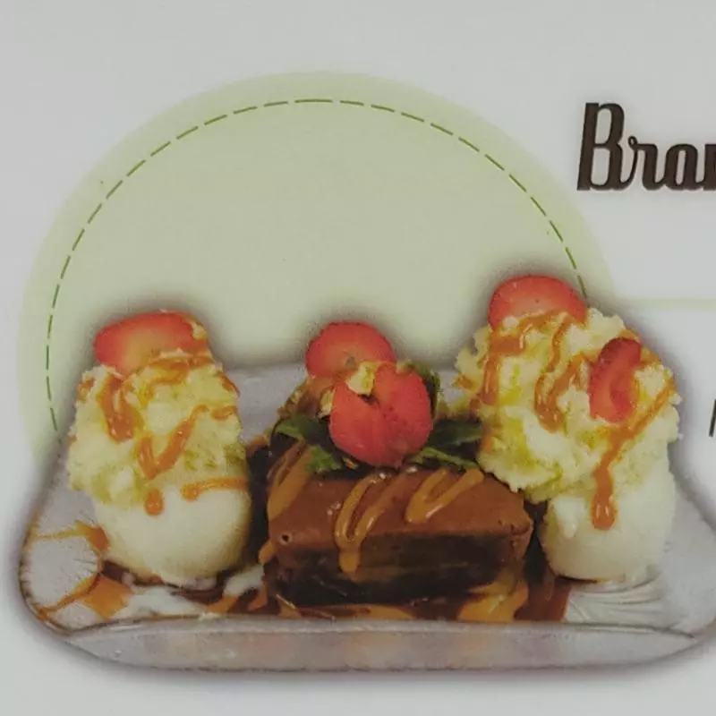 Brownie caliente con helado