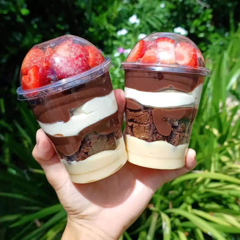 COPO NINHO DUPLO COM MORANGO