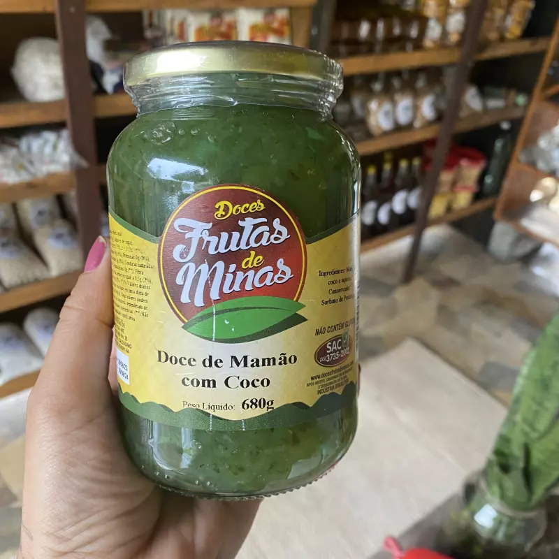 Doce de mamão com coco em calda
