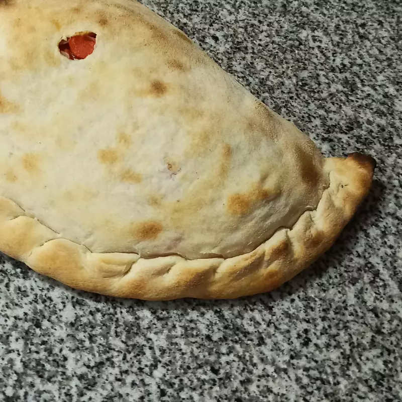 28. Calzone de Sopressata