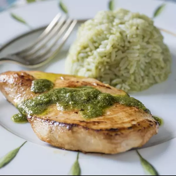 Tiras de frango ao pesto