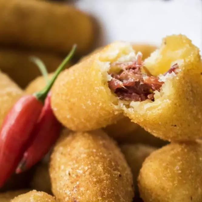 152- Cabotia Com Carne Seca 500g