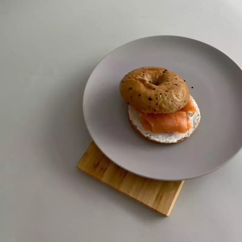 BAGEL CON QUESO CREMA VEGANO+Café