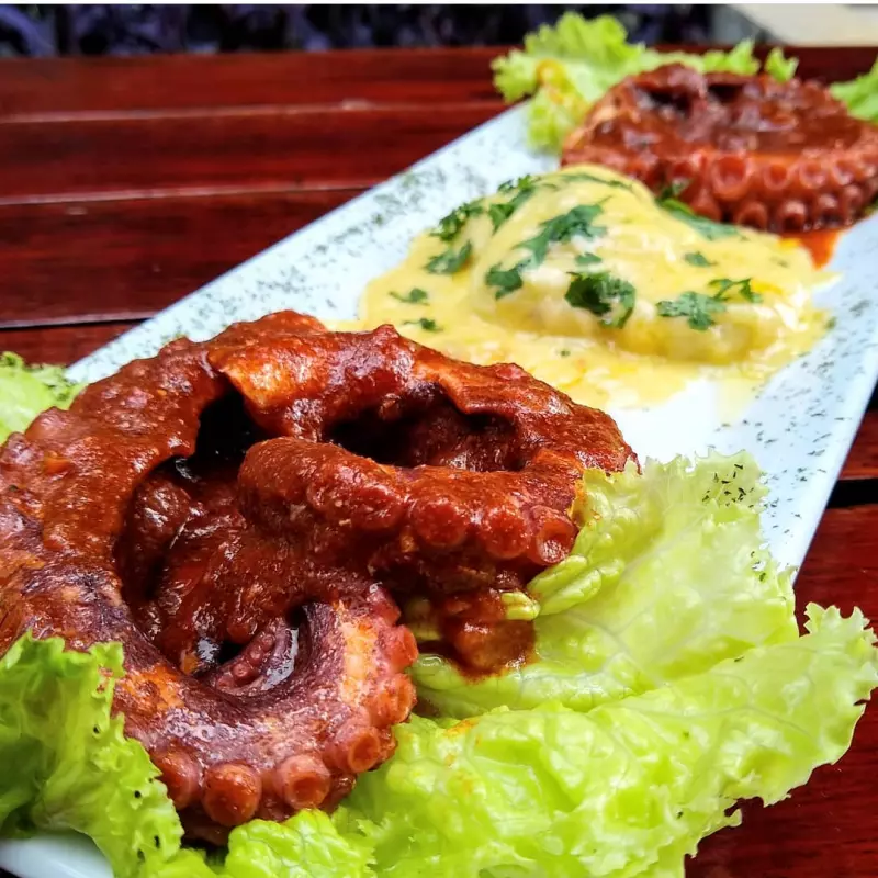Pulpo en salsa Anticuchera