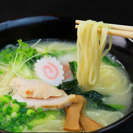 14. RAMEN DE POLLO 1/2 L.