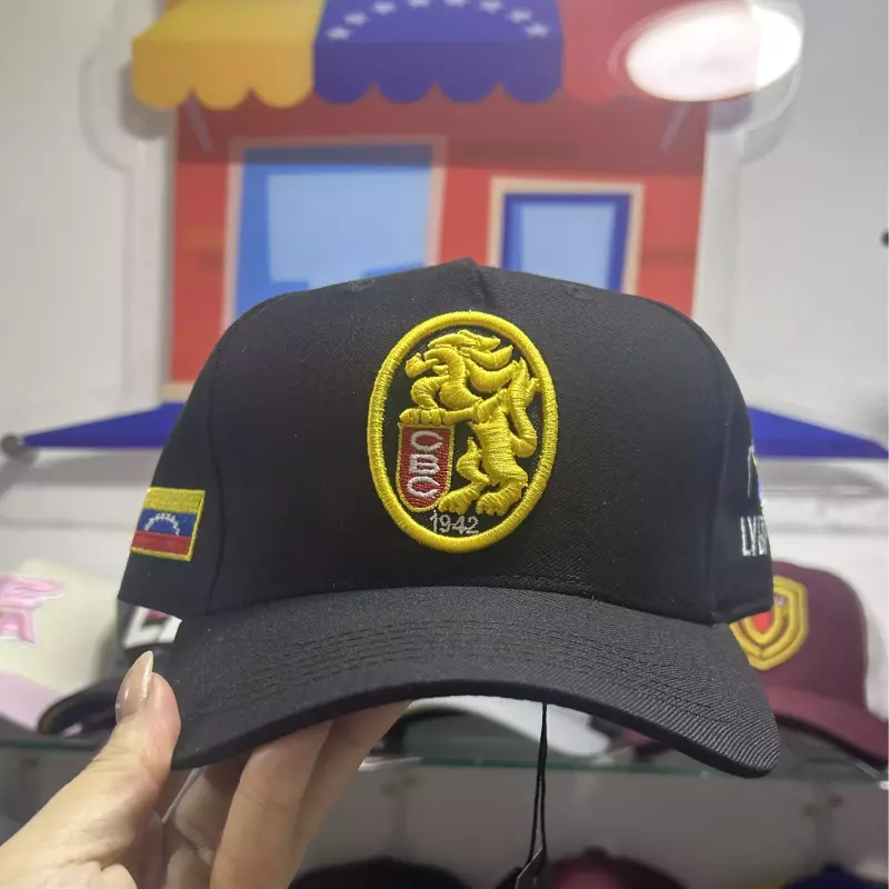 Gorra leones negracurva logo dorado