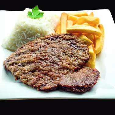 BISTEC APANADO CON PAPAS FRITAS