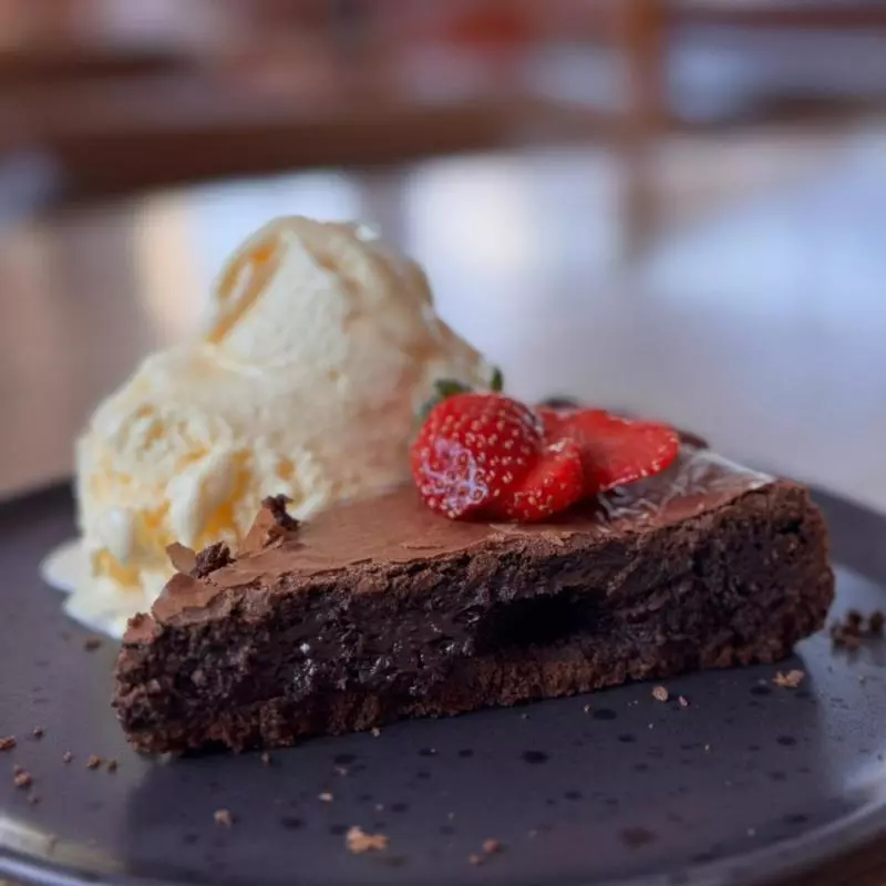 Torta brownie com sorvete