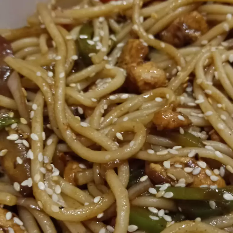 Chow Mein de Pollo