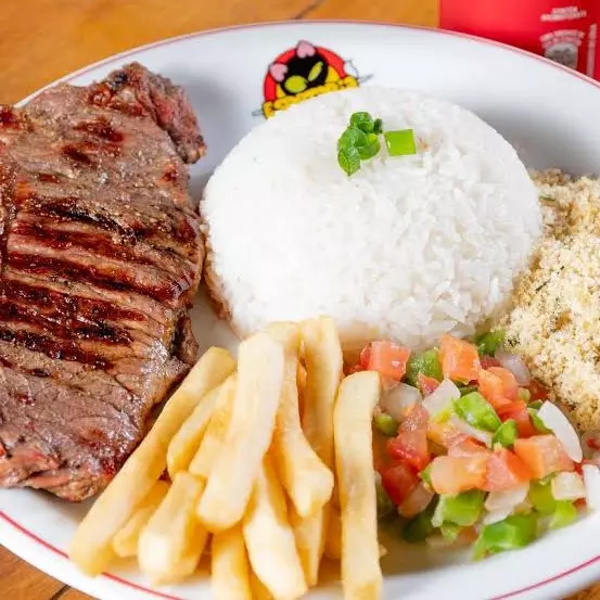 Contra filé com fritas