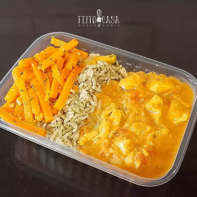 *Cubinhos de frango ao curry c/...