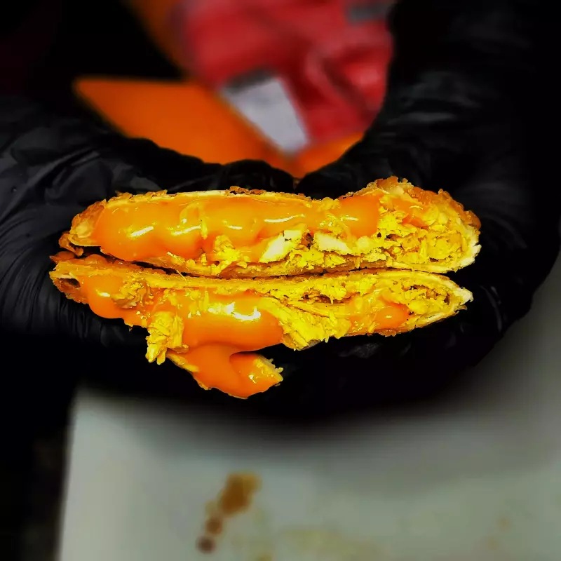 Pastel de Frango com  Cheddar