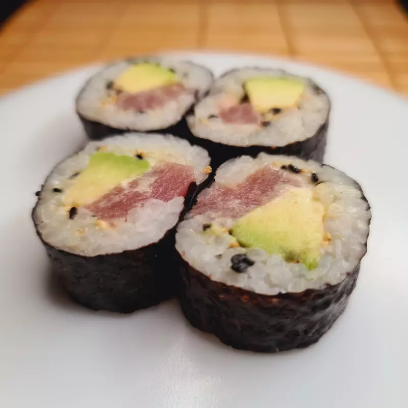 Tuna Abacate (4 peças)