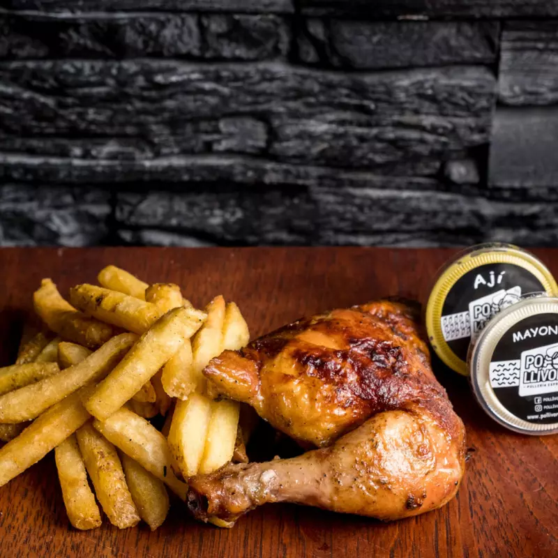 1/4 Pollo + Papas + Cremas