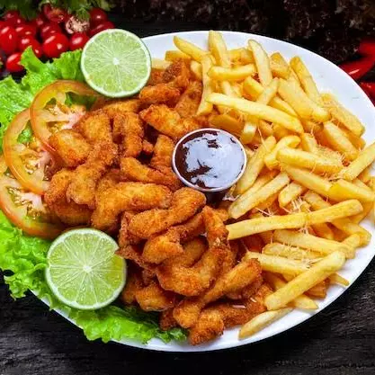 GURJÃO DE PEIXE COM FRITAS OU AIPIM