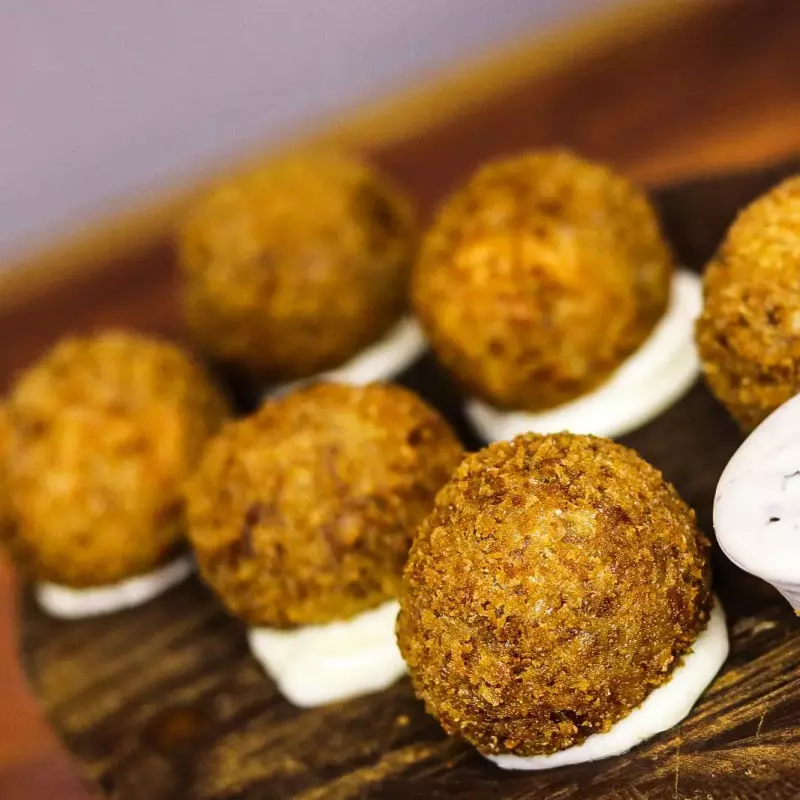 BOLINHO DE COSTELA DESFIADA