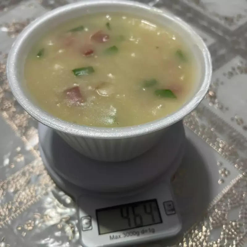 Creme de aipim com bacon e calabresa